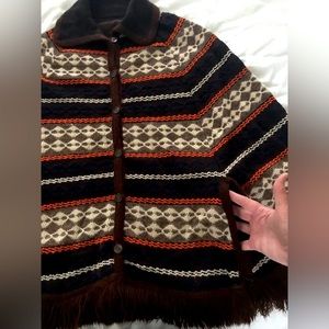 Vintage 60s Poncho Cape Autumn colors Geometric Print pockets Fringe